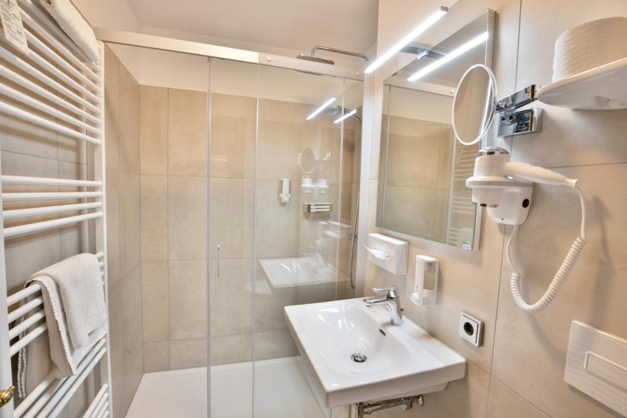 Hotel Deeke'S Quellenhof Lubbecke Esterno foto