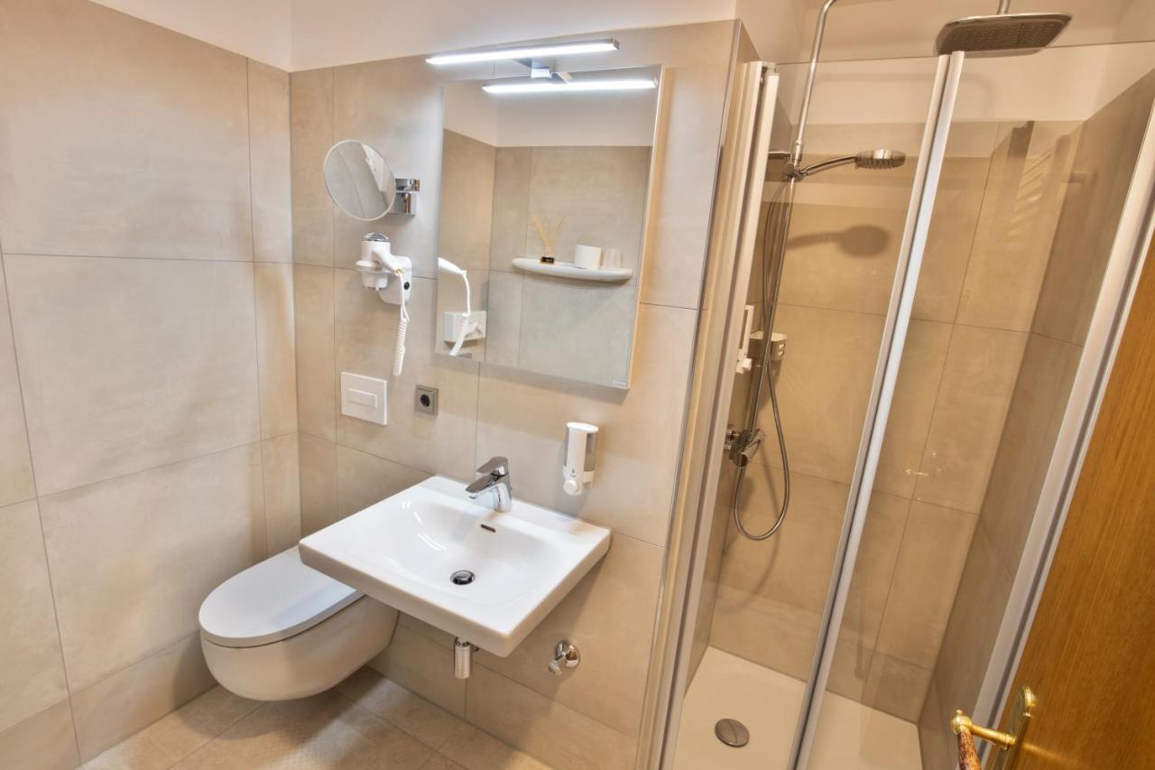 Hotel Deeke'S Quellenhof Lubbecke Esterno foto